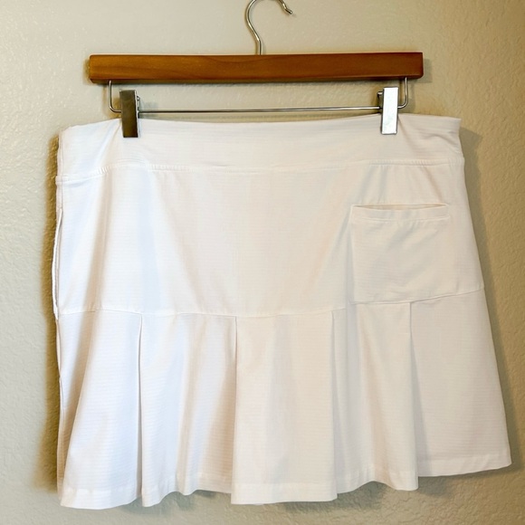Bette & Court White with Blue Stripes Pull On UPF 50 Activity Skort, Size Large - Picture 4 of 6
